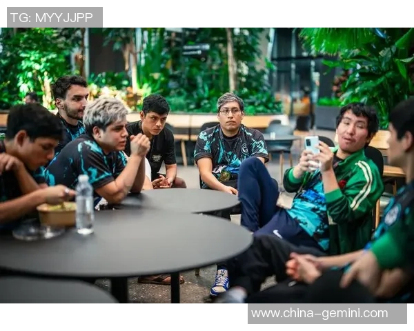 DOTA2战术解析：深入探讨V5战队的包夹策略与执行细节